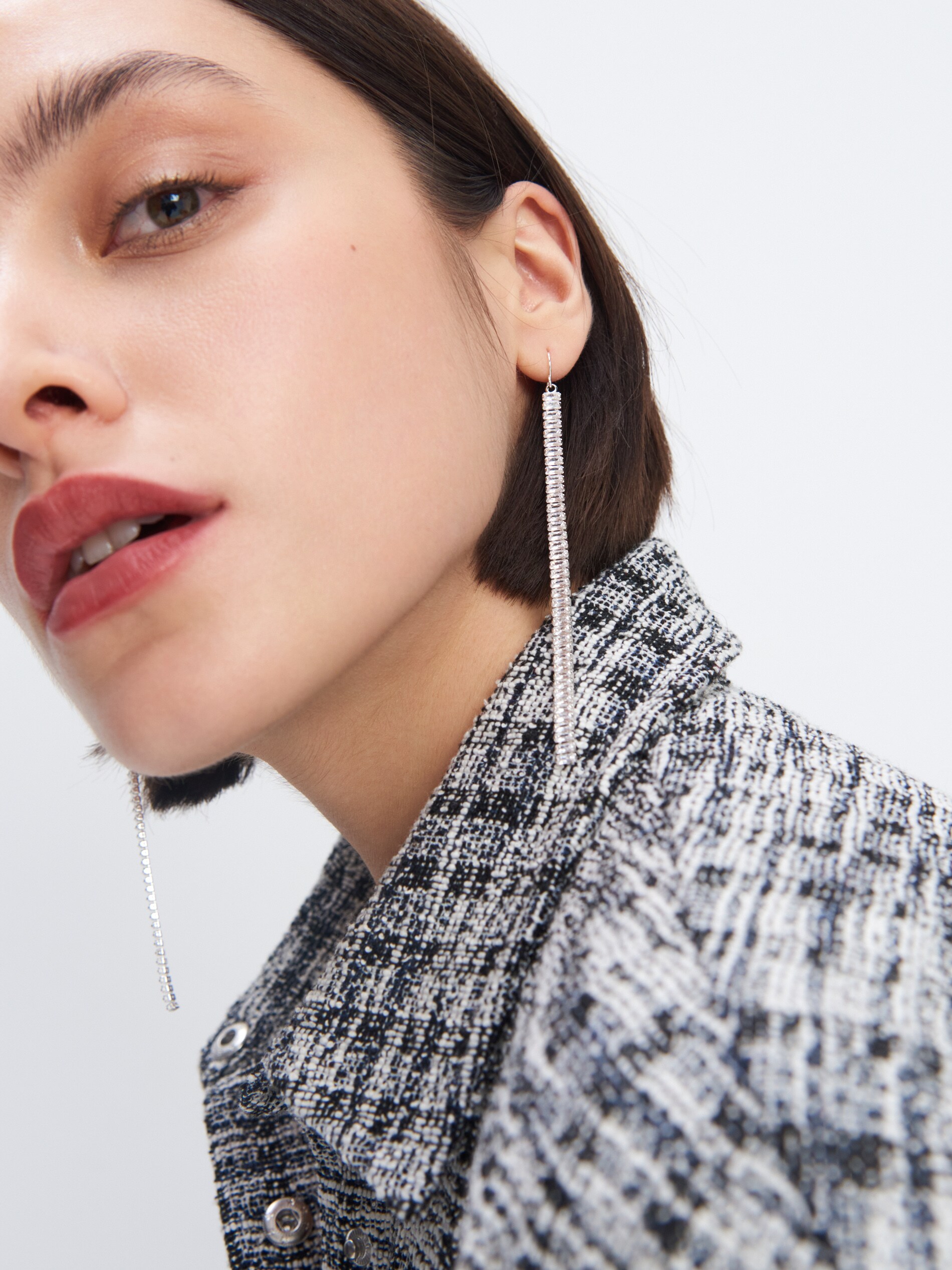 Visiace náušnice s kamienkom