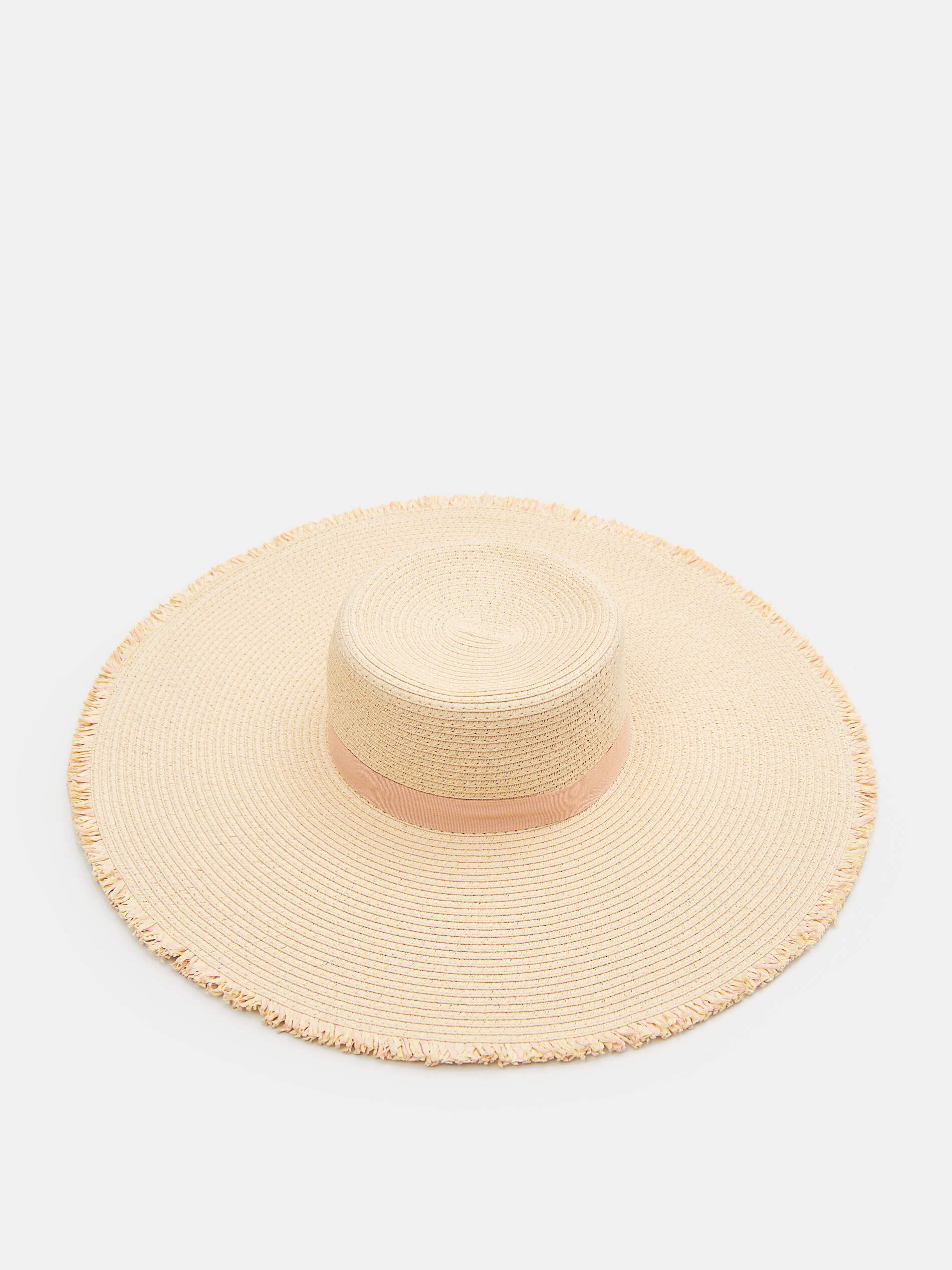 Klobúk so širokou strechou