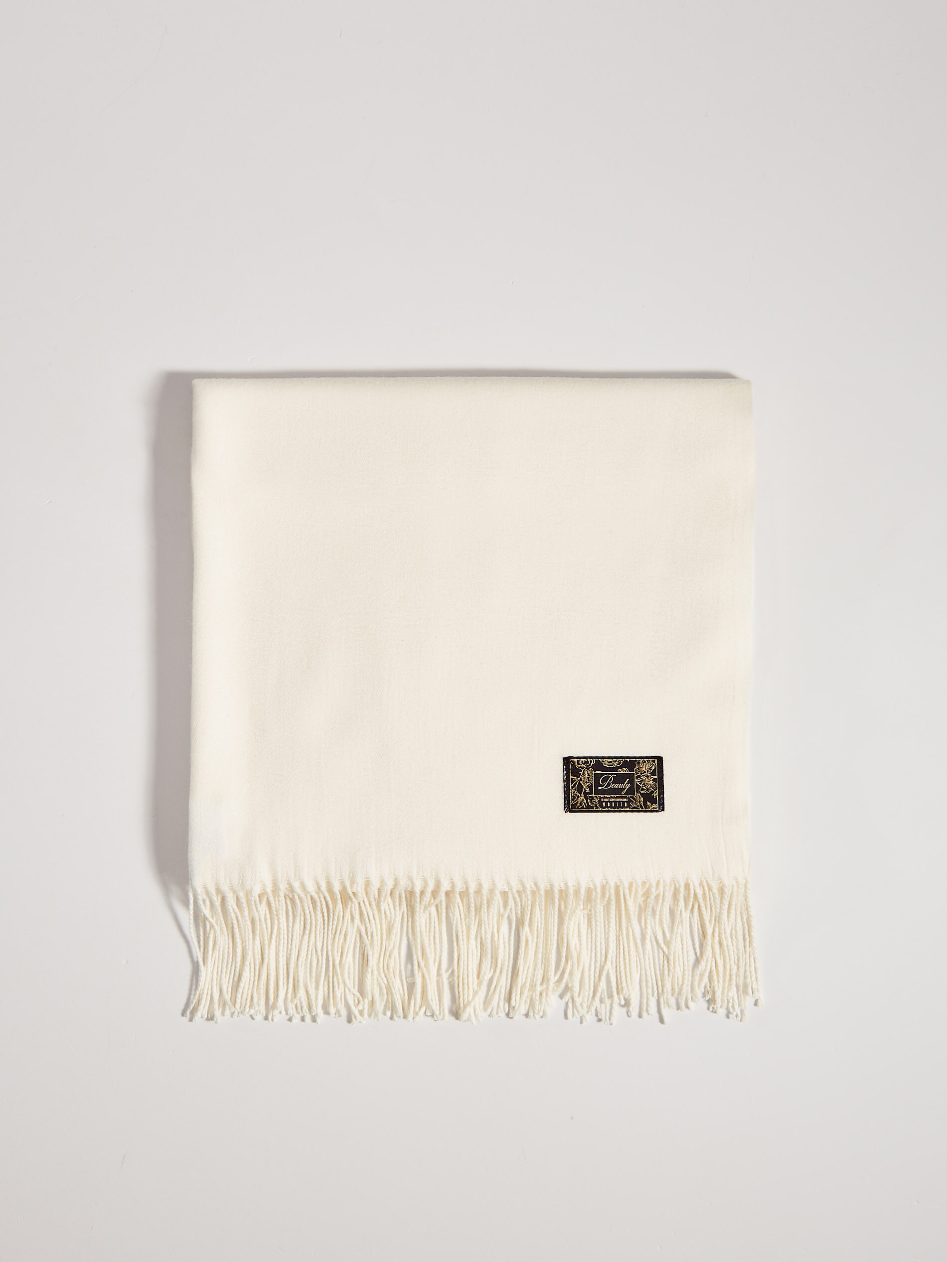 Hladký šál so strapcami