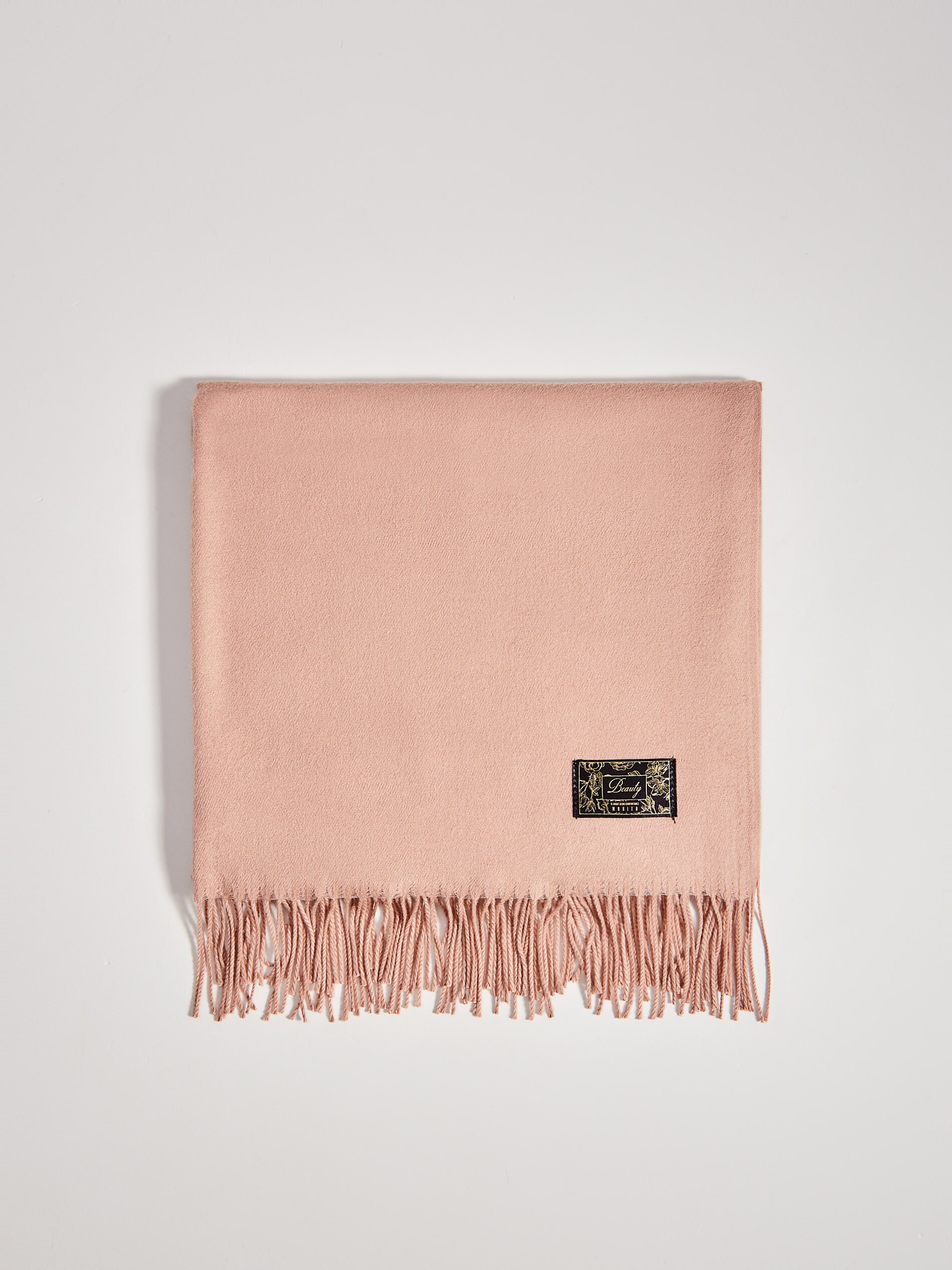 Hladký šál so strapcami