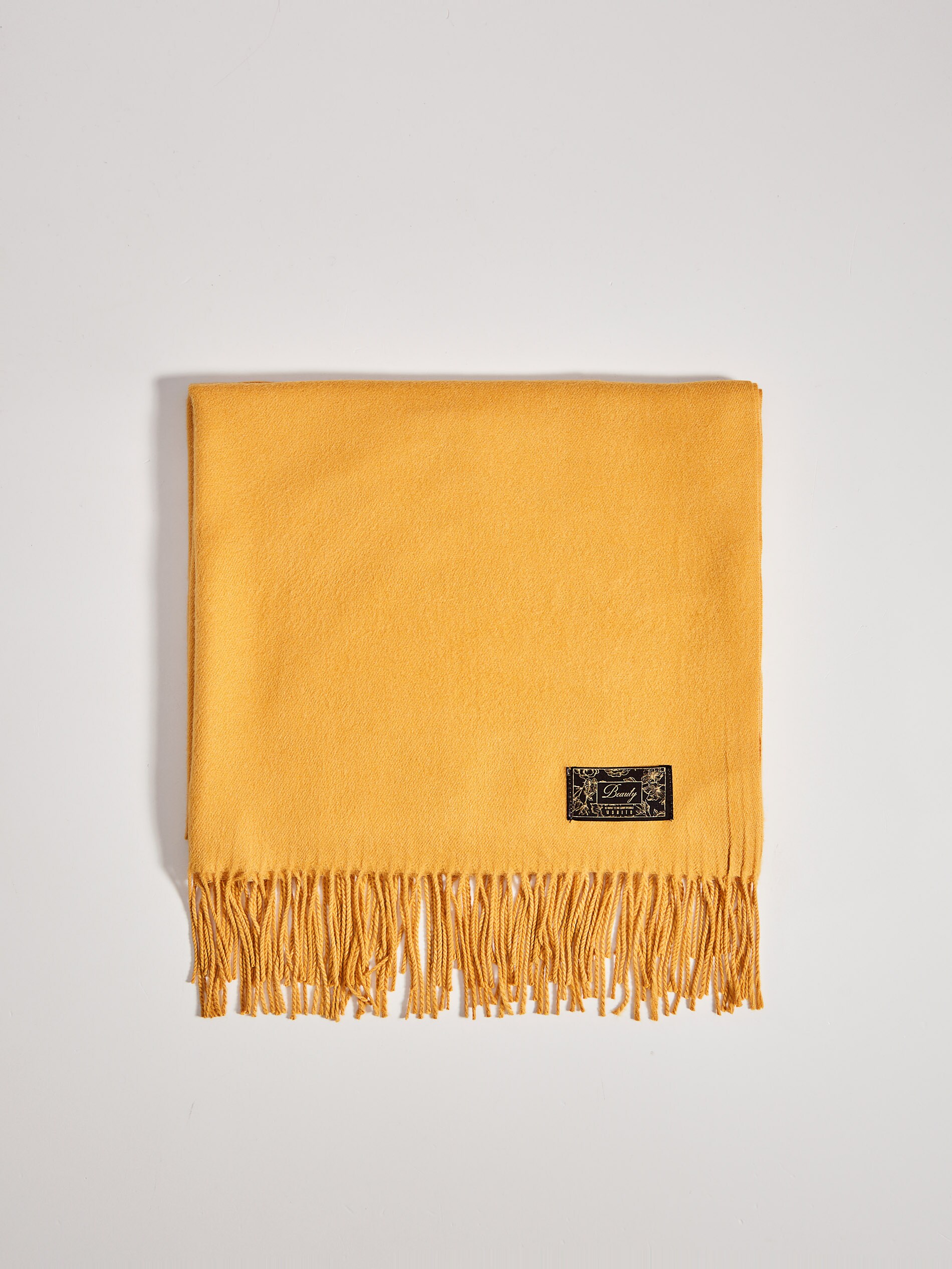 Hladký šál so strapcami