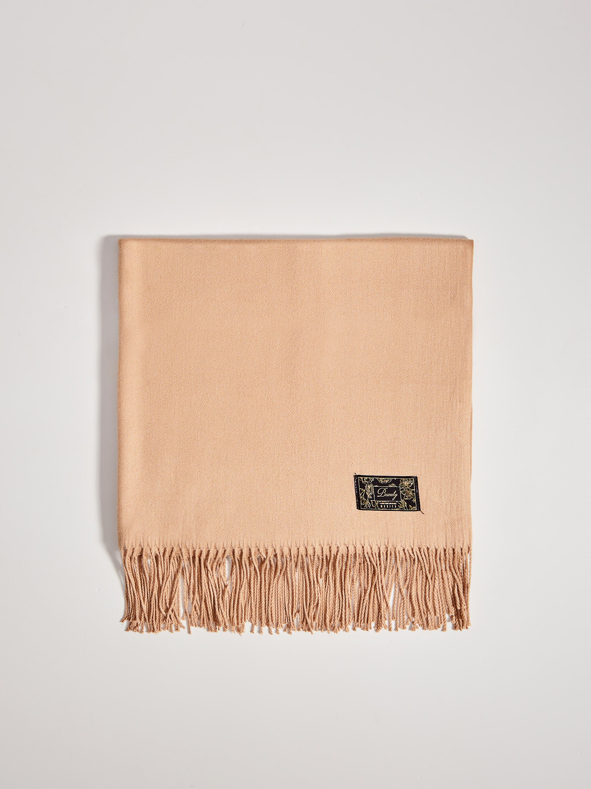 Hladký šál so strapcami